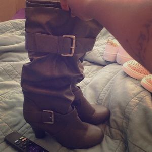 Gray boots for the fall